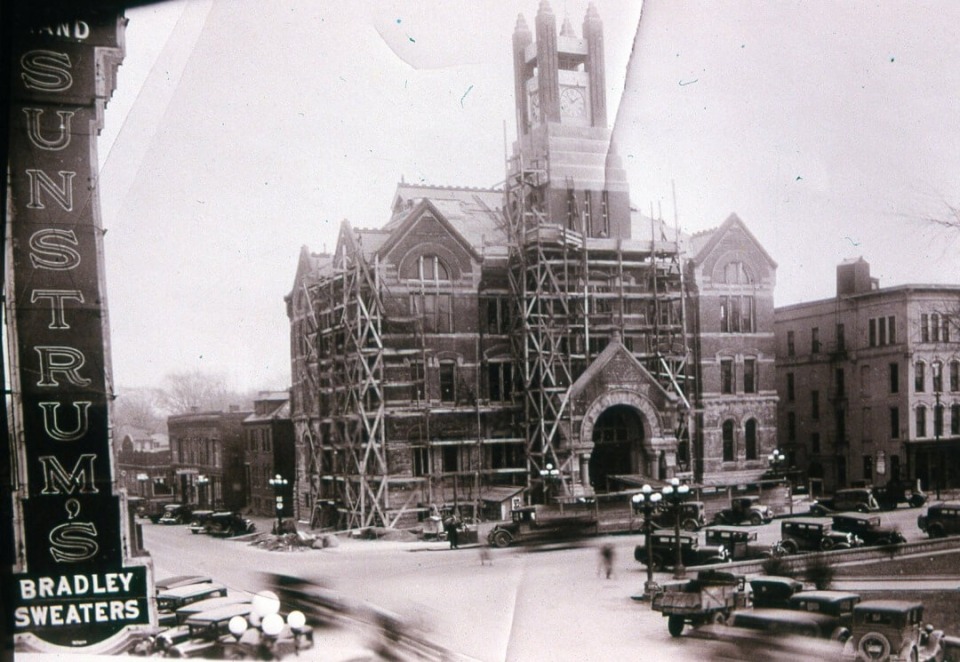 The Mahaska County Courthouse under construction in 1934. Scaffolding covers the front of the building.