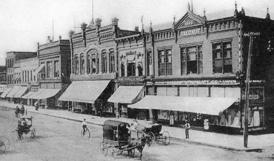 Historic image of the Frankel Building in Oskaloosa, Iowa.