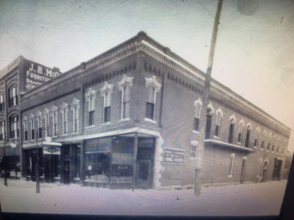 The Malcolm Building in Oskaloosa, Iowa, in 1911.