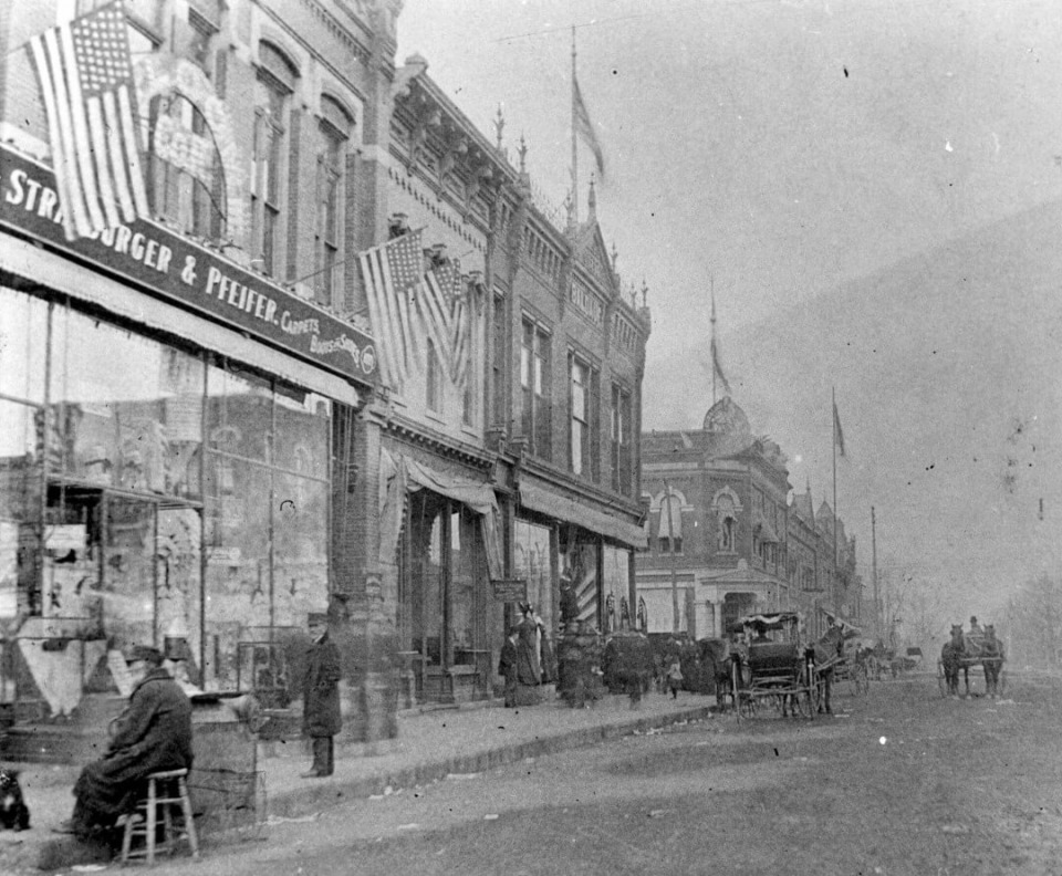 Strasburger & Pfieffer storefront in Oskaloosa, Iowa, in rhe early 1900s.